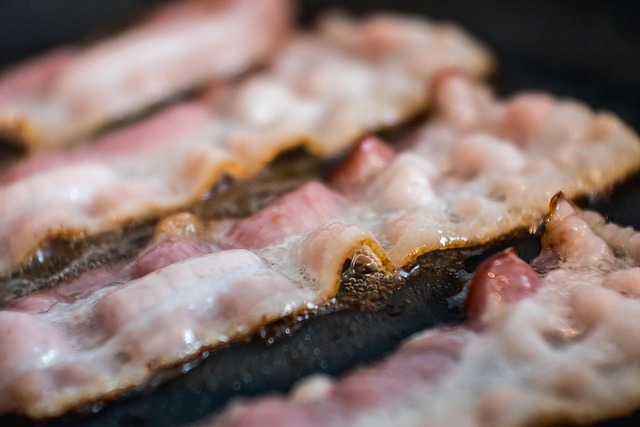 Close-up of cooked bacon strips with visible fat (can dogs eat bacon)